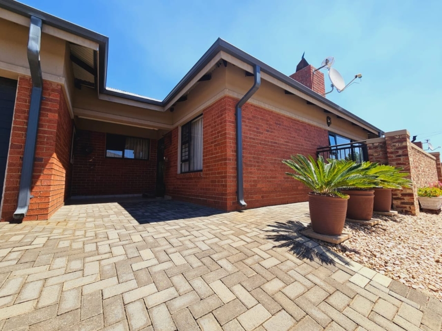 3 Bedroom Property for Sale in Baillie Park North West